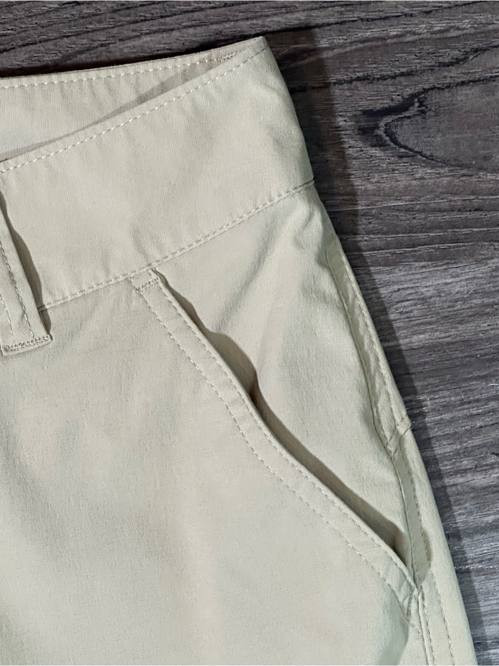 COLUMBIA Tan OMNI-SHIELD Saturday Trail Convertible Zip Off Pants 4 Short - Picture 6 of 15